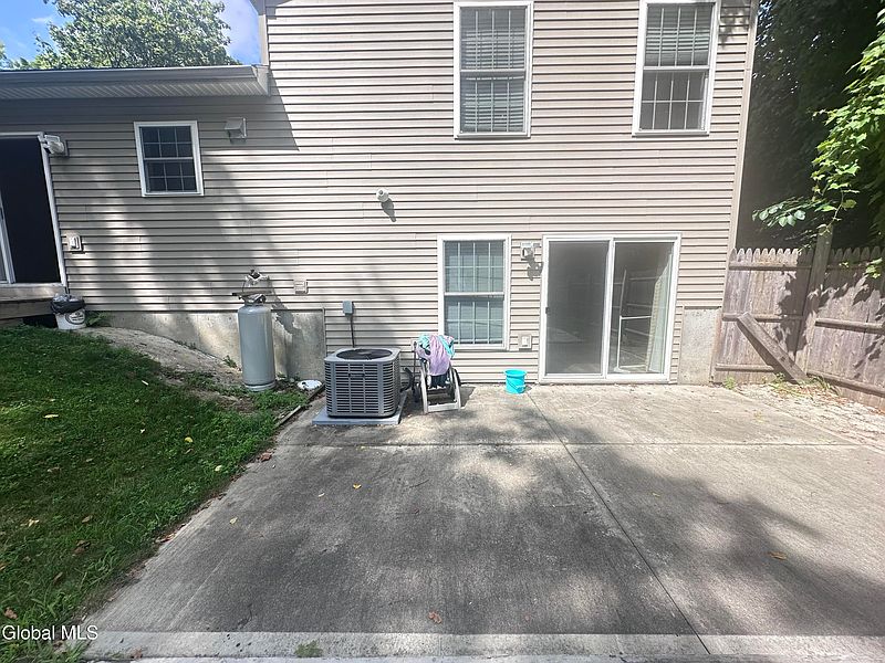5th image of 38-40 Oak Street