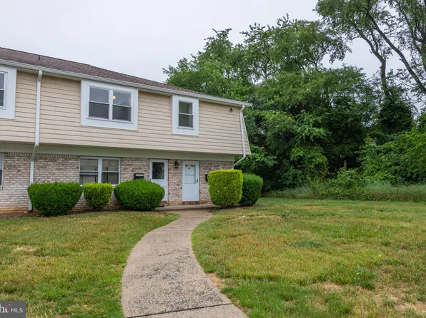 1601 Silver Ct, Hamilton, NJ 08690