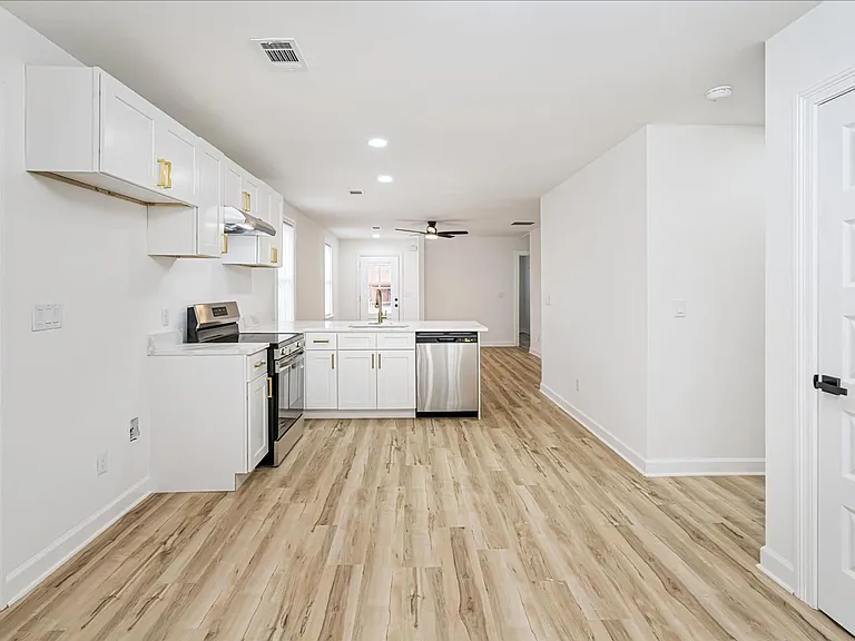 825 N 7th St — Photo 10