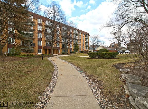 2nd image of 445 N Park Blvd APT 2C