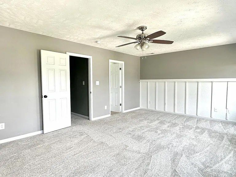 385 Americana Dr — Photo 8