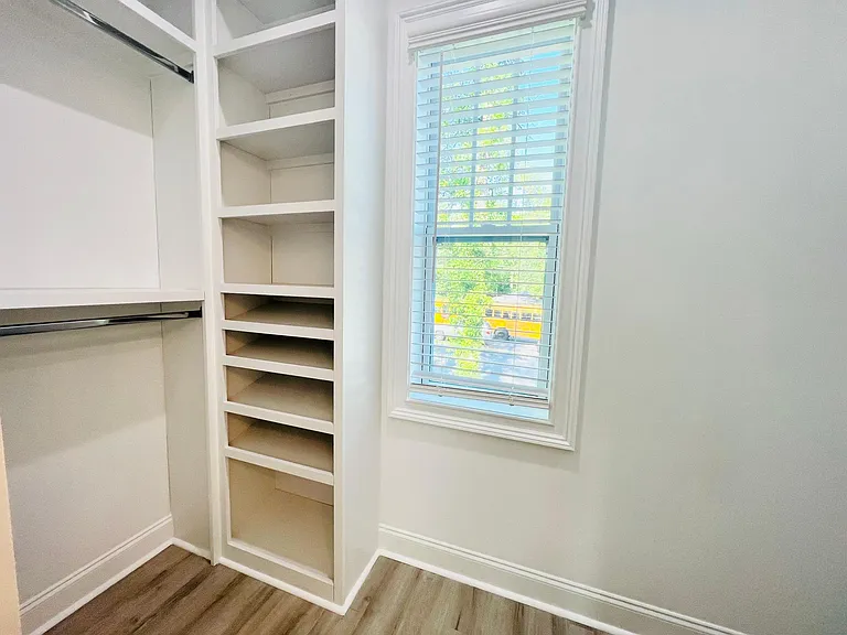 1640 Eastway Dr — Photo 12
