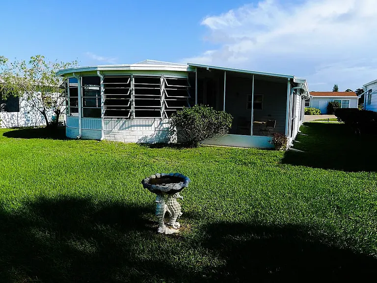 1035 Royal Palm Dr — Photo 4