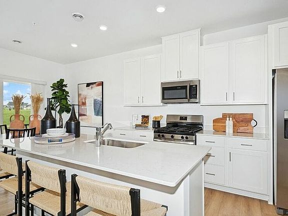 2nd image of 1070 Anmeadle Row