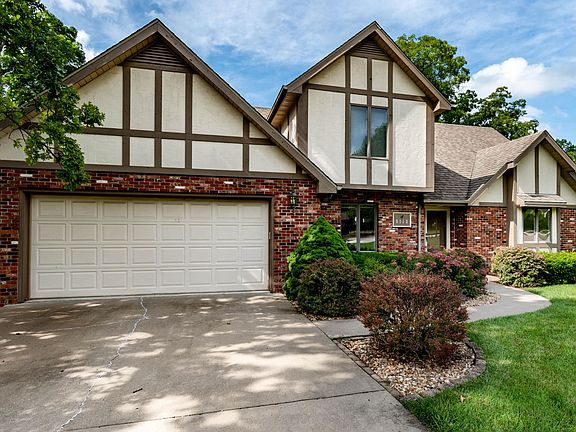 3rd image of 5112 Sharon Dr