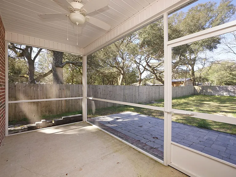 1568 Pine St — Photo 30