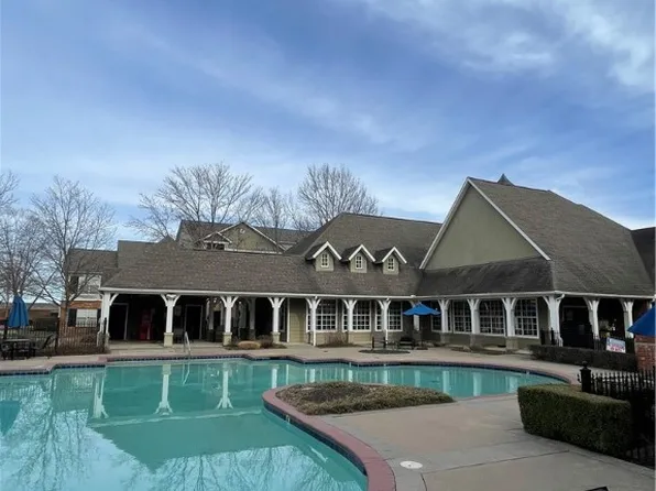 4230 NW Meadow Creek Cir APT 102, Fayetteville, AR 72703