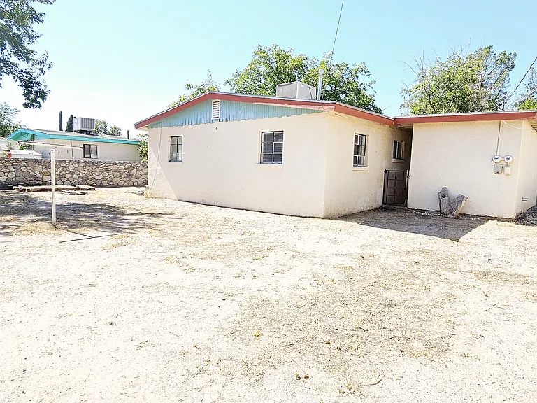 1120 N Miranda St — Photo 6
