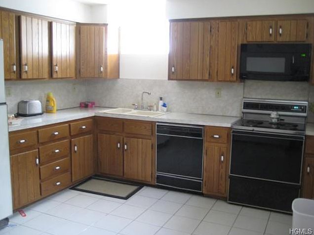 1st image of 5 Cornelius Ln