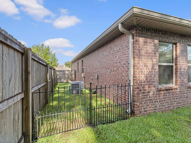 27320 Lashay Dr — Photo 4