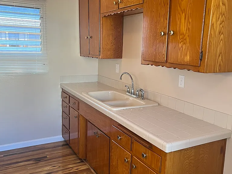 1761 E 1st St #4 — Photo 20