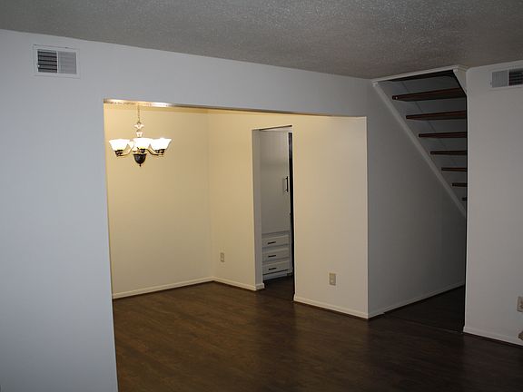 2nd image of 1384 Glyndon Dr