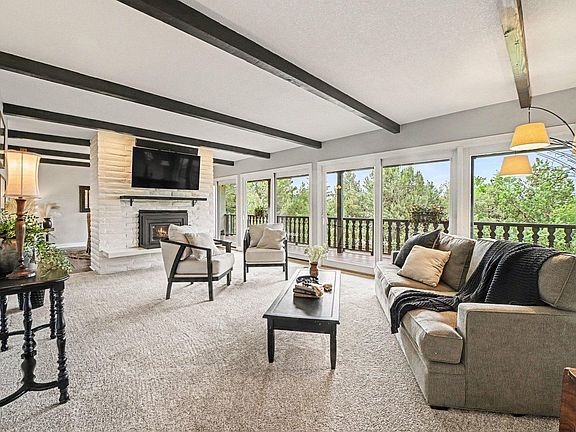 2nd image of 1915 Lakeview Dr