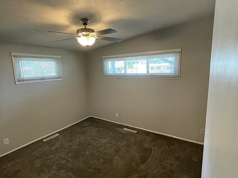 235 W Rio Rd — Photo 6