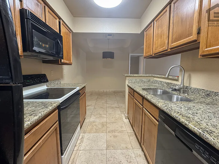 10610 S 48th St #1100 — Photo 16