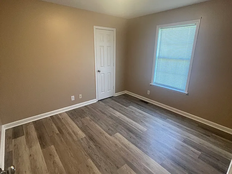 204 Jenna Ave — Photo 12