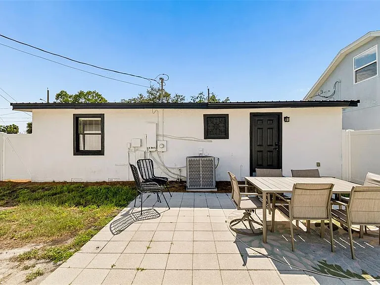3901 N Ola Ave — Photo 42