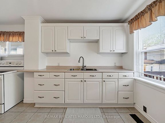 4th image of 331 Carleton St