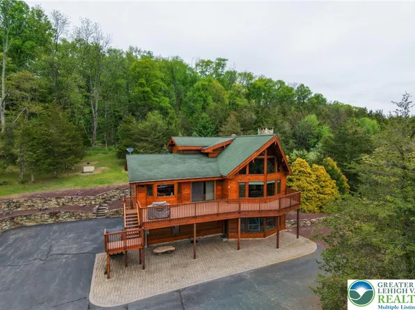 8 Highlands Ln, Hardwick, NJ 07825