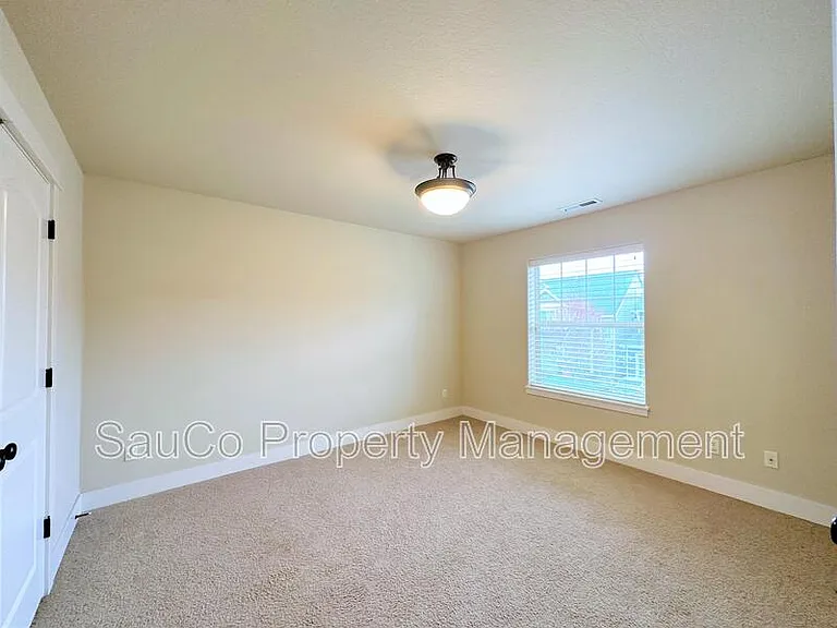 727 NE 65th Ct — Photo 17