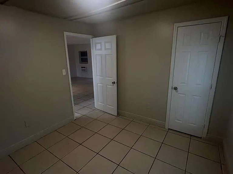 1427 Markland Ave — Photo 7