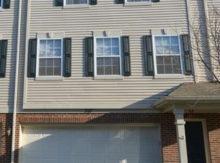 327 Evergreen Cir #327, Gilberts, IL 60136