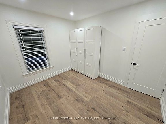 4th image of 793 Dufferin St