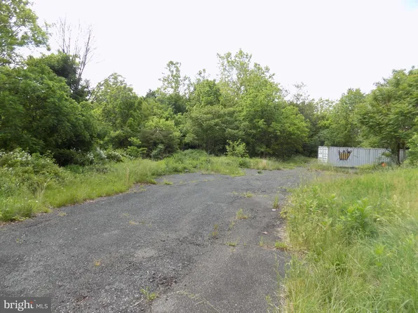 1652 State St, East Greenville, PA 18041