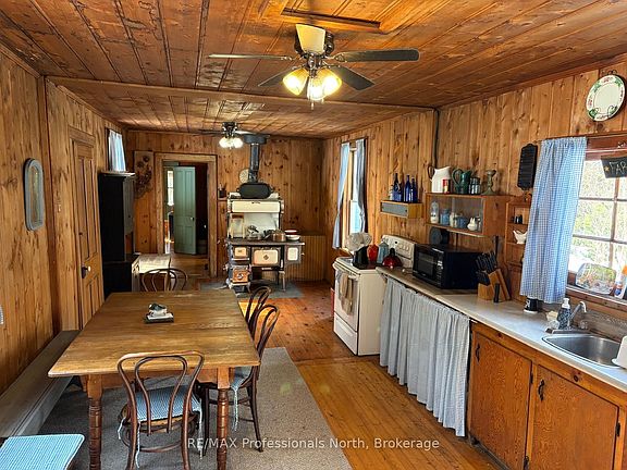 4th image of 231 Kay Rd W