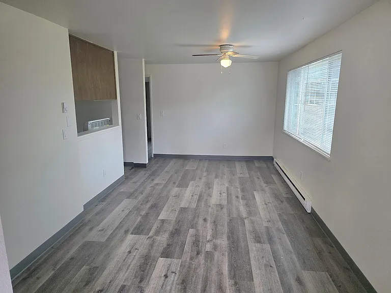 300 Whitesell St W #7 — Photo 5
