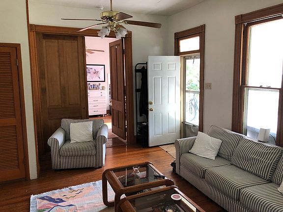 3rd image of 307 E Cottage Grove Ave