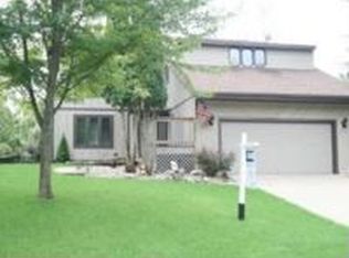 2833 Mackintosh Dr, Janesville, WI 53548