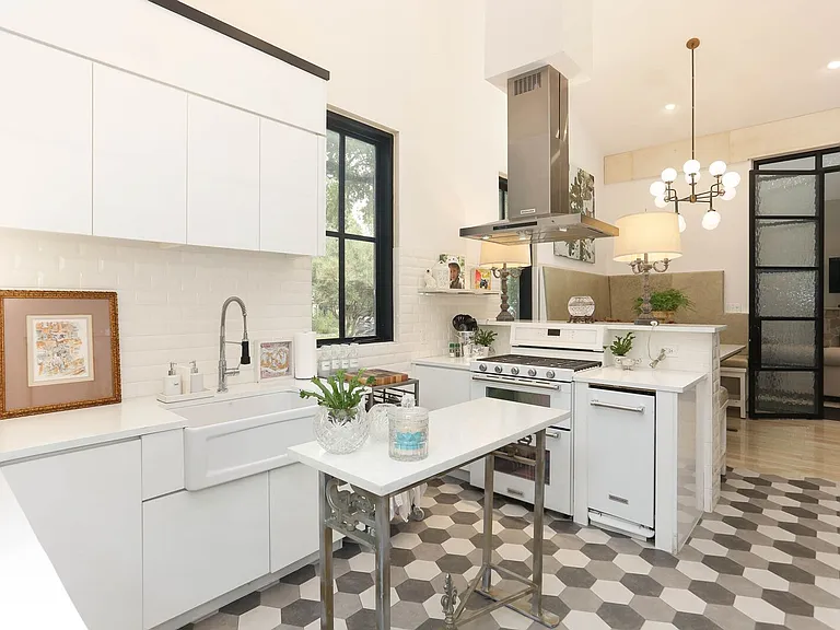182 E Edgewood Pl — Photo 10