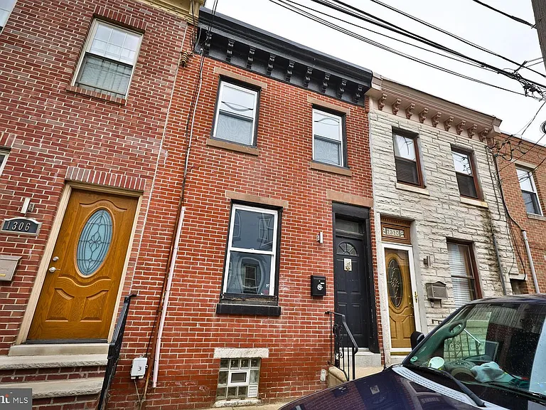 1308 E Oxford St — Photo 1