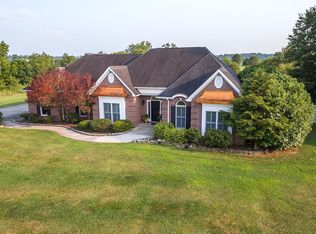 8518 Shackleford Ln, Strawberry Plains, TN 37871