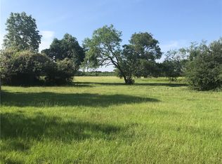 610 Wormley Ln, Winchester, TX 78945