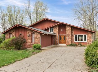 6512 Miller Dr, North Ridgeville, OH 44039