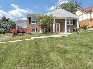 8424 Walredon Ave, Burr Ridge, IL 60527