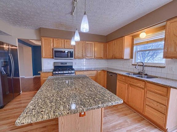 5th image of 5631 Meadow Grove Dr