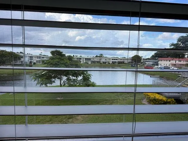 1 bed, 1.5 bath, 720 sqft, $1,400 — Photo 1