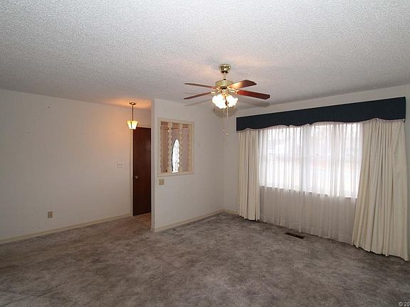 5th image of 204 Hinton Blvd