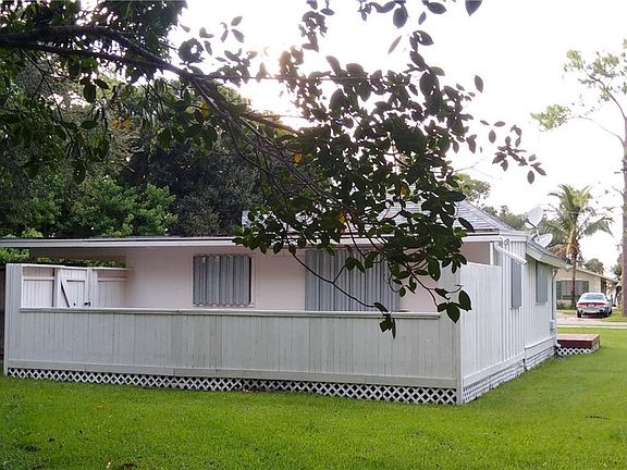 2nd image of 566 SW 34th Ter