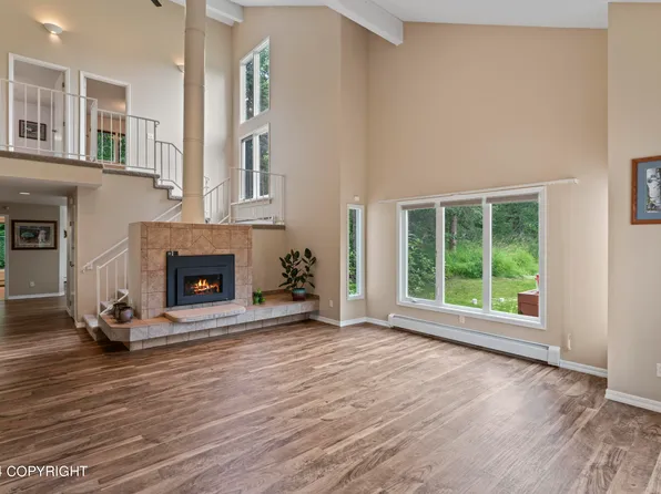 10231 Lone Tree Dr, Anchorage, AK 99507