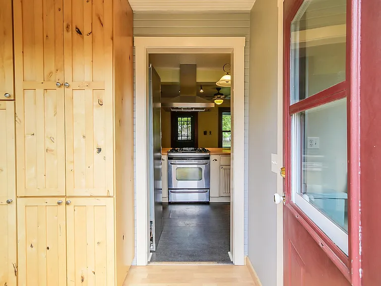 923 S Jefferson St — Photo 16