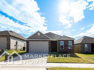 884 S Brambling Ln, Fayetteville, AR 72701
