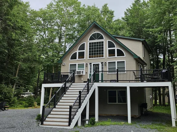 625 Sir Gawain Ct, Pocono Lake, PA 18347