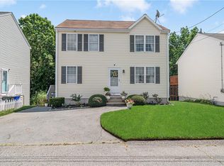 89 School Brook Rd, Fall River, MA 02720