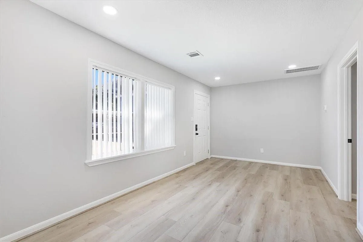 2 bed, 1.0 bath, 700 sqft, $1,600 — Photo 3