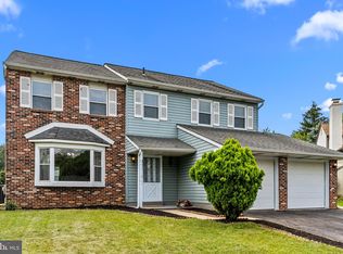 2 Tree Bark Cir, Horsham, PA 19044