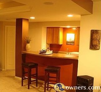 Wetbar adjacent to the Family Room